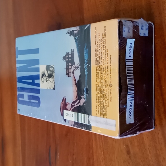 The movie 'GIANT' on VHS. - Picture 3 of 17